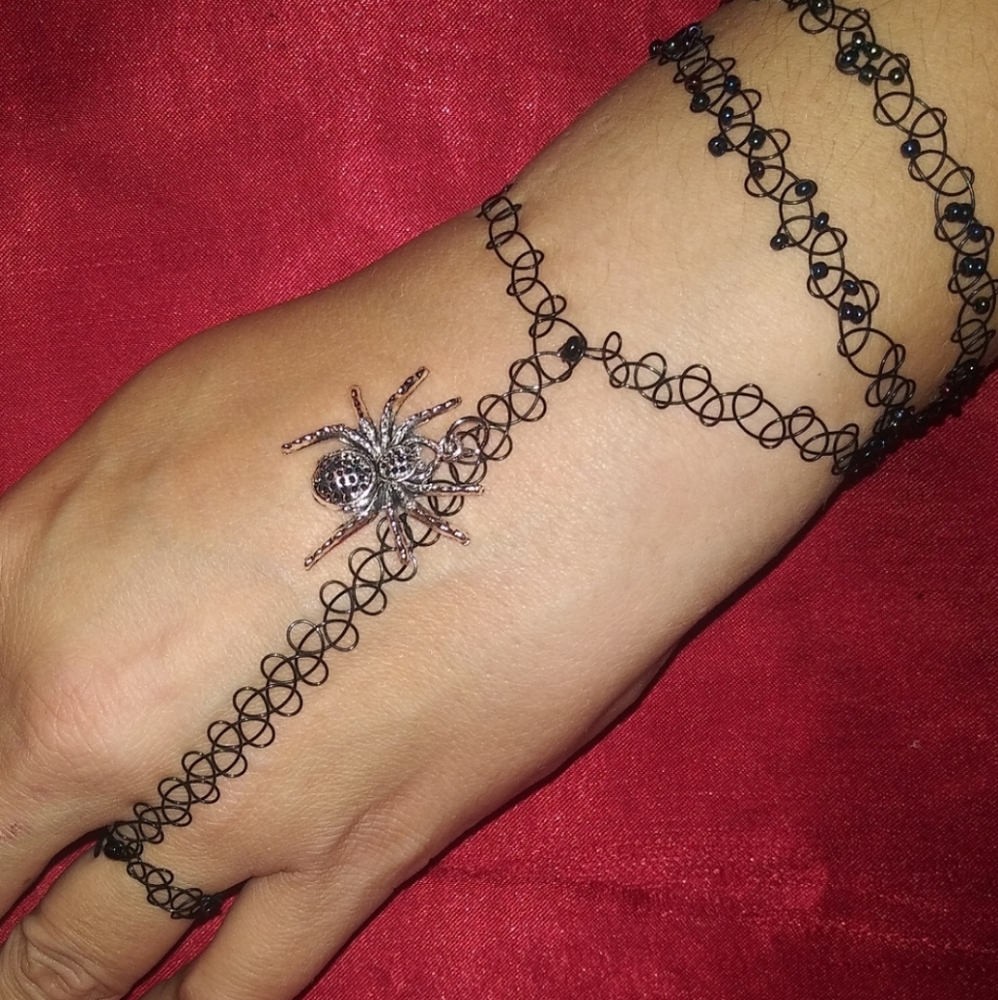 Spider charm slave bracelet